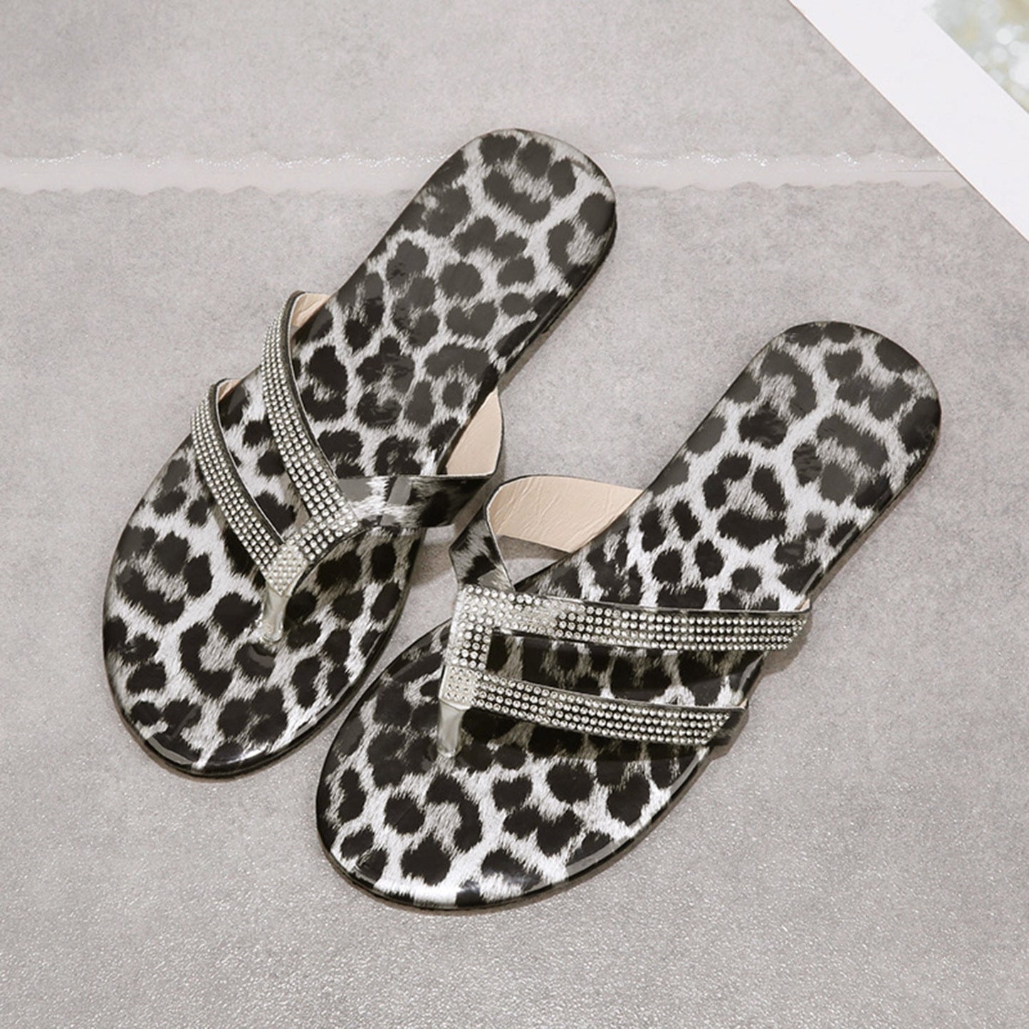 Women Leopard Slippers Sandals Ladies Flip Flops Crystal Outdoor Slides Sandals For Women Flat Shoes Transparent Flat Slippers